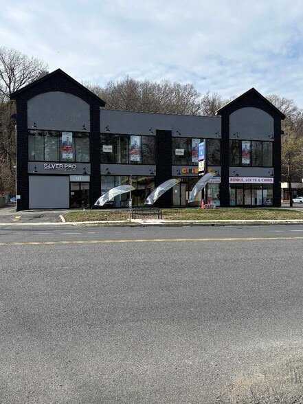 More Photos Of 183 S Central Ave, Hartsdale Freestanding For Lease
