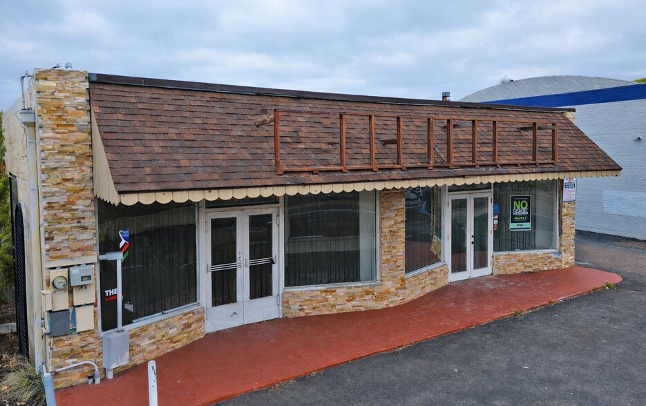 More Photos Of 1708-1710 Mission Ave, Oceanside Freestanding For Sale