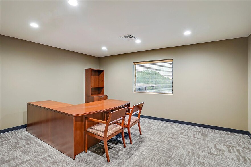 More Photos Of 809 N Church St, Florence Office For Lease