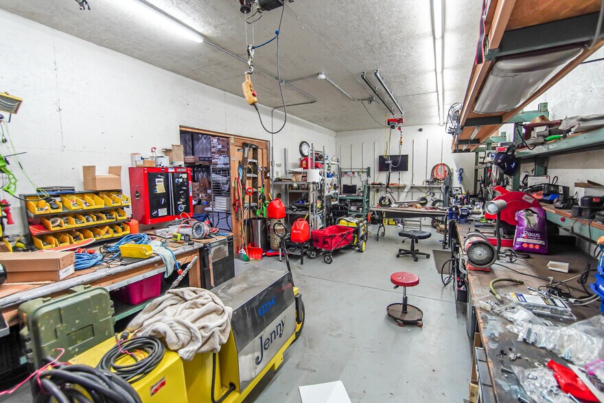 More Photos Of 960 French Rd, Cheektowaga Light Distribution For Sale