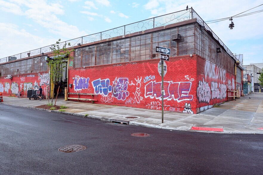 More Photos Of 275 Boerum St, Brooklyn Warehouse For Sale