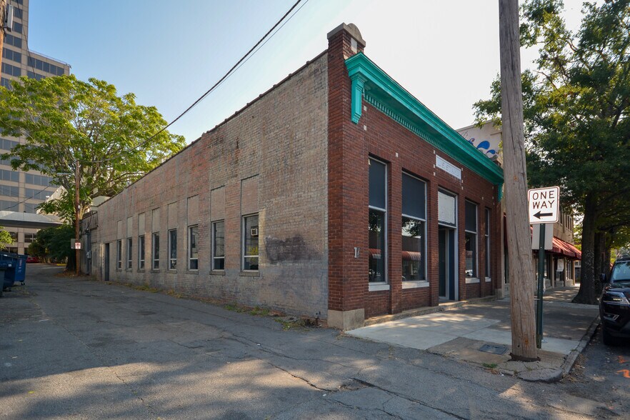 Primary Photo Of 412 W 7th St, Little Rock General Retail For Lease