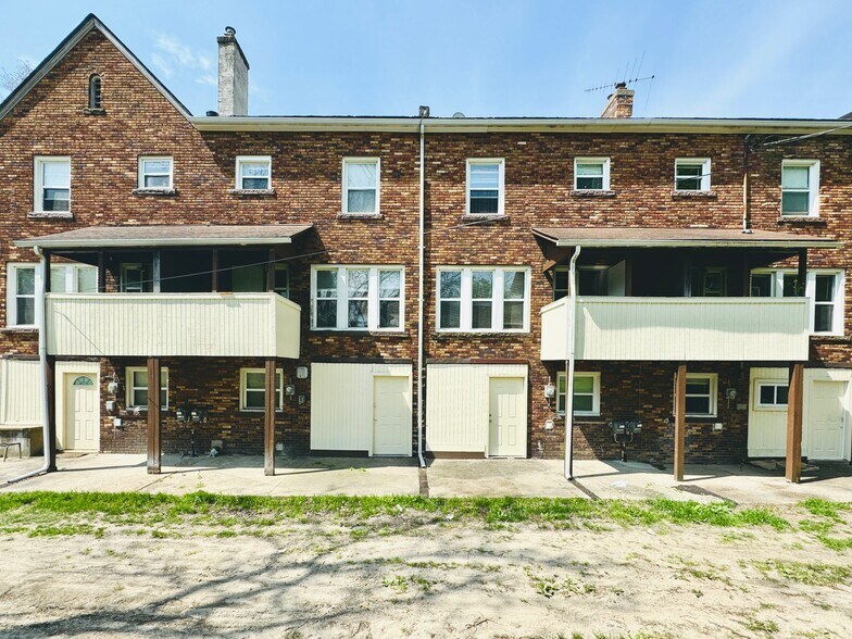 More Photos Of 25 Maynard Ct, Pontiac Apartments For Sale