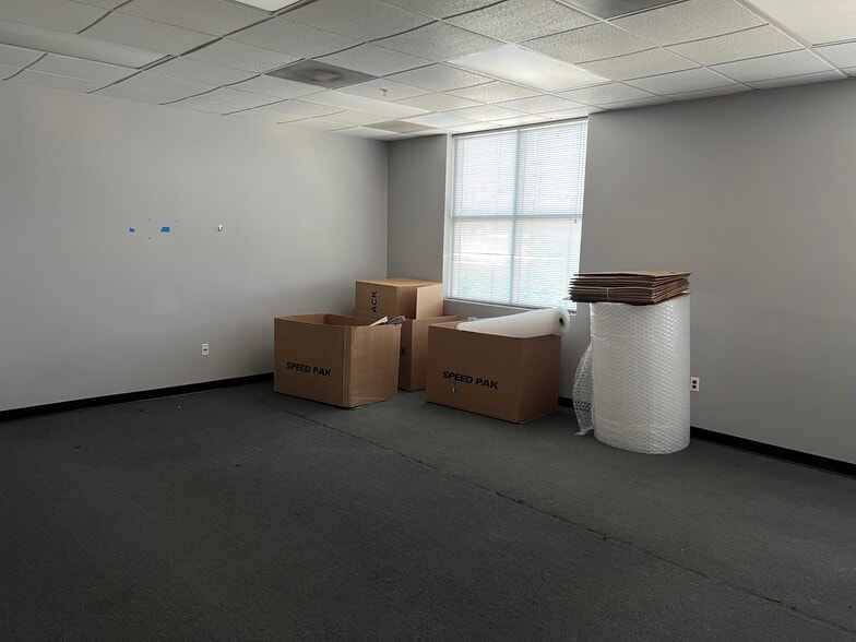 More Photos Of 2710 Media Center Dr, Los Angeles Research And Development For Lease