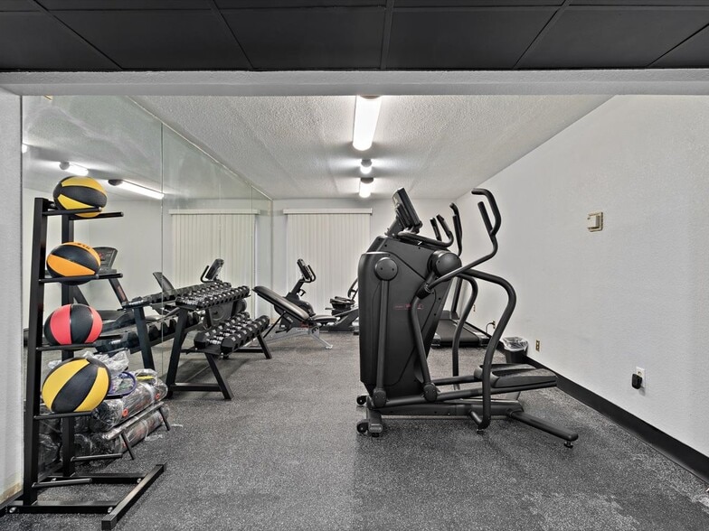 More Photos Of 2105 1st Ave, Rock Falls Hotel For Sale