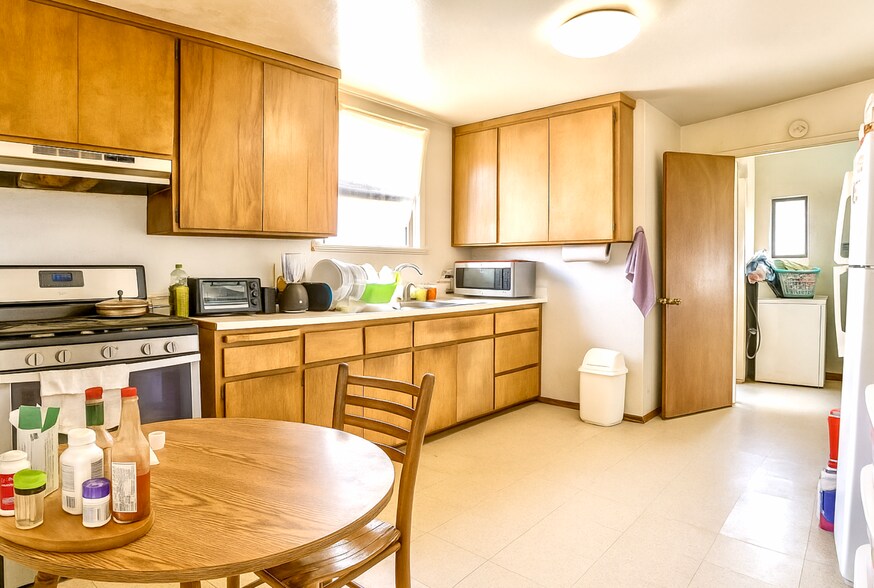 More Photos Of 3615-3617 San Leandro St, Oakland Storefront Retail Residential For Sale