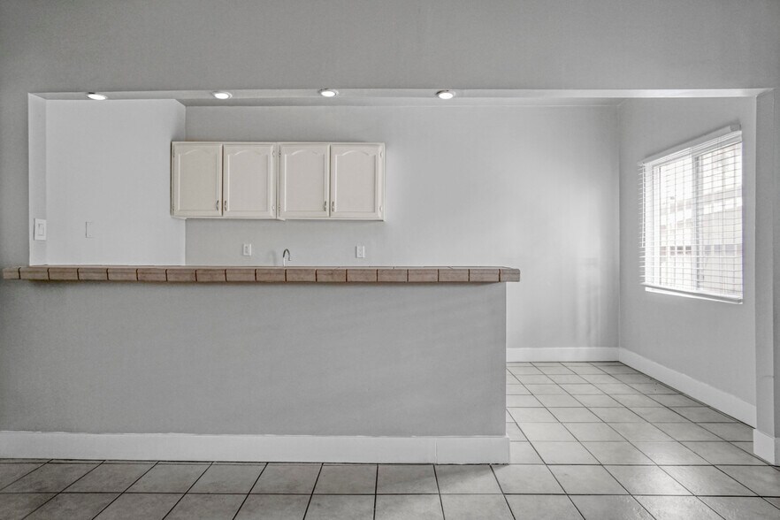 More Photos Of 5606 S Figueroa St, Los Angeles Apartments For Sale