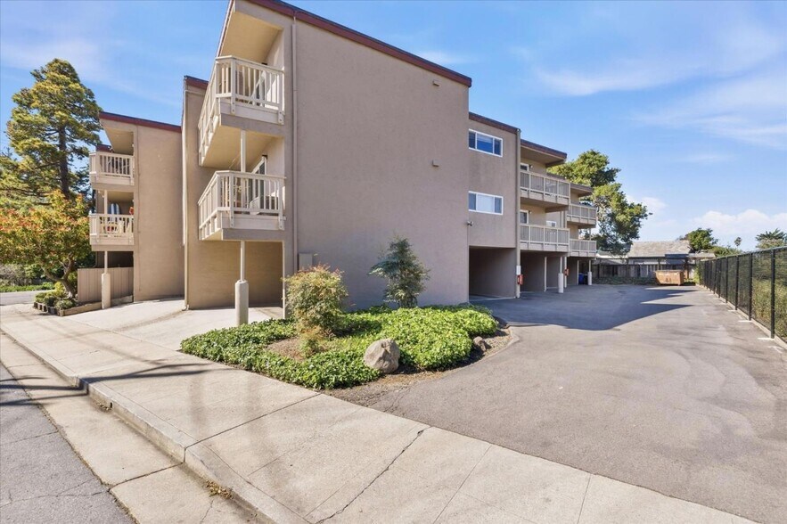 More Photos Of 171 Marine Parade, Santa Cruz Apartments For Sale