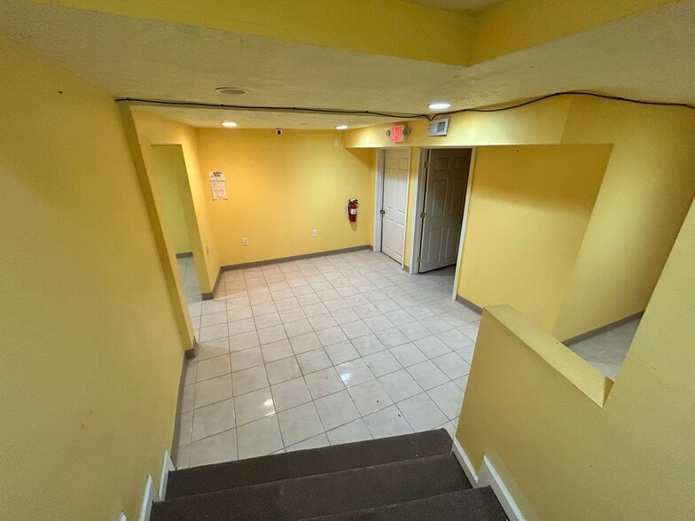 More Photos Of 669 E 185th St, Euclid General Retail For Sale