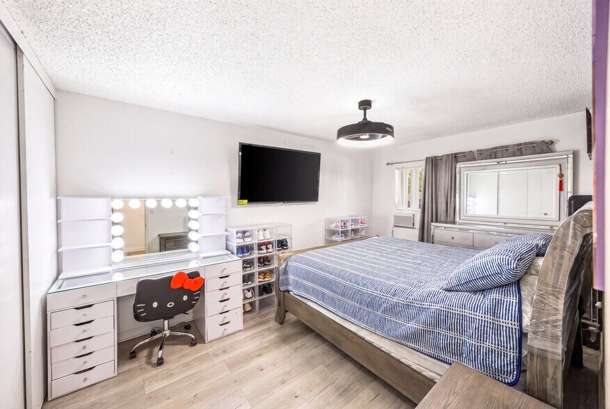 More Photos Of 1005 E Harding St, Long Beach Apartments For Sale