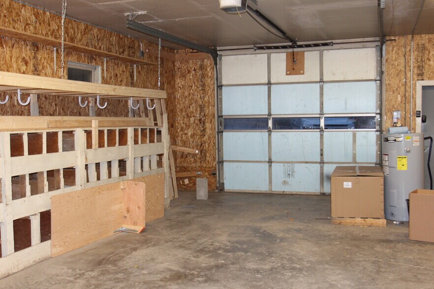 More Photos Of 47 N 6th St, Custer Flex For Sale