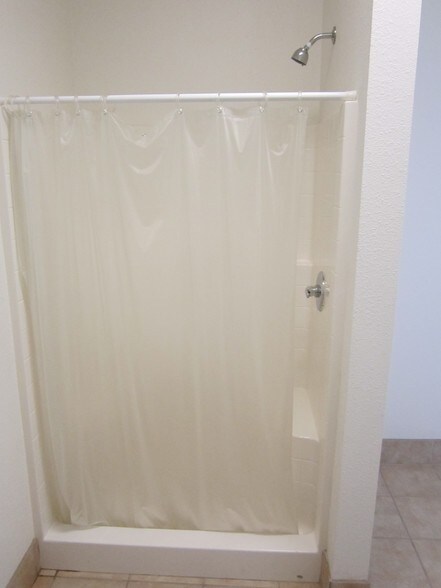 More Photos Of 6891 N Glen Harbor Blvd, Glendale Airplane Hangar For Sale