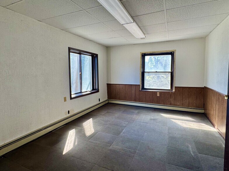 More Photos Of 1126 Wauwatosa Rd, Cedarburg Office Residential For Sale