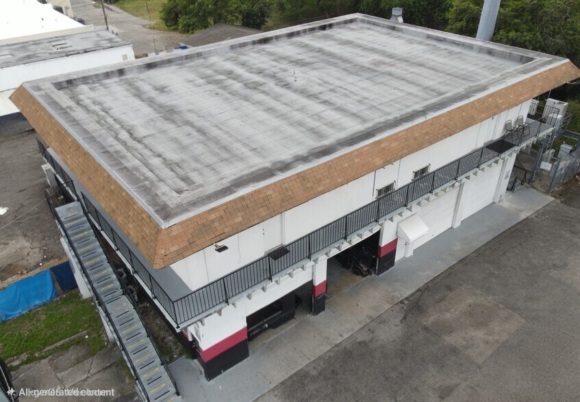 Primary Photo Of 18356 W Dixie Hwy, North Miami Beach Warehouse For Lease