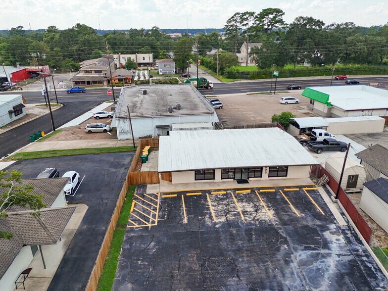 More Photos Of 909 Houston St, Conroe Freestanding For Sale