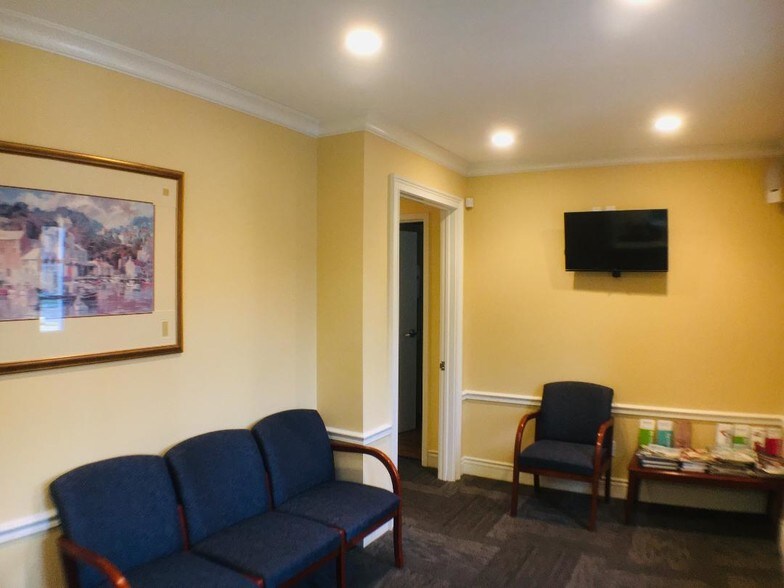 More Photos Of 1385 E Putnam Ave, Old Greenwich Office Residential For Sale