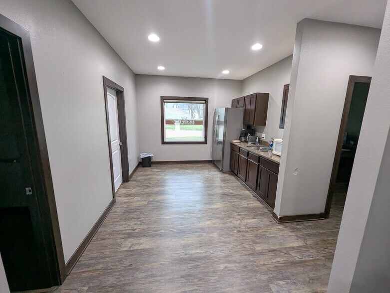 More Photos Of 208 3rd St SW, Altoona Office For Lease