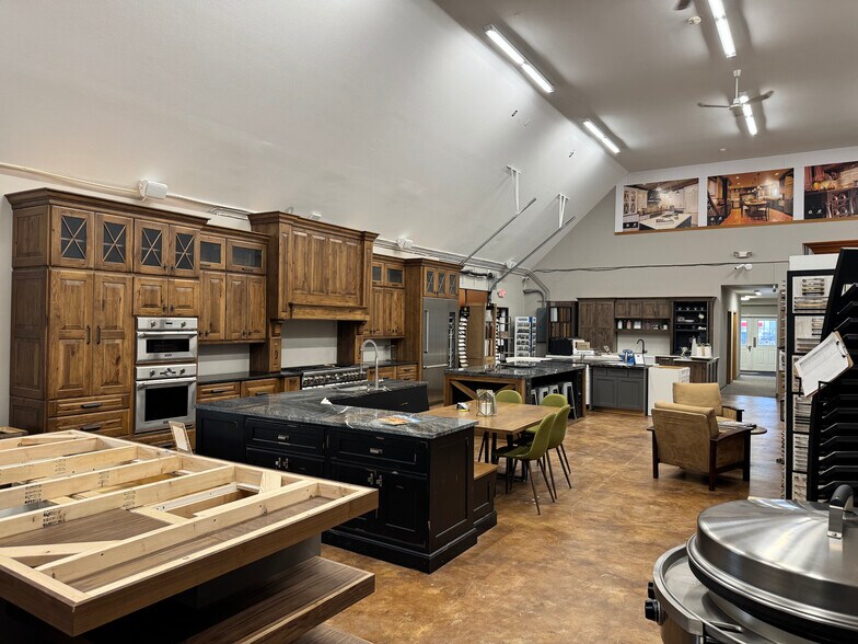 More Photos Of 160 Kelly Rd, Kalispell Flex For Lease