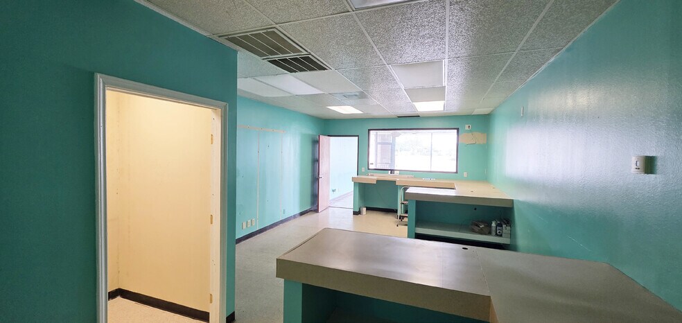 More Photos Of 1309 W Fairmont Pky, La Porte Unknown For Lease