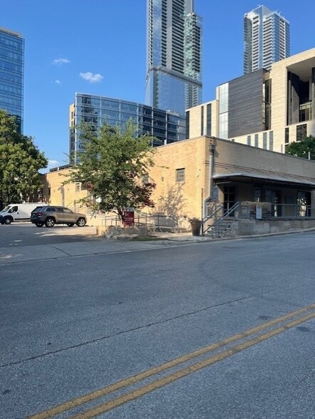 More Photos Of 400 Nueces St, Austin Freestanding For Lease