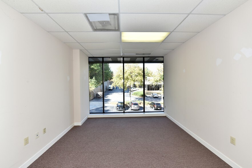 More Photos Of 3120 Medlock Bridge Rd, Peachtree Corners Light Distribution For Lease