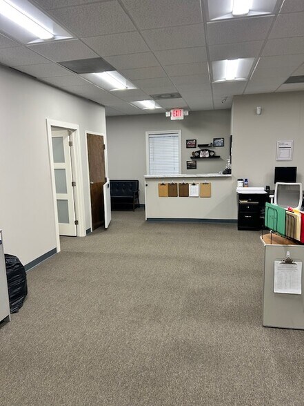 More Photos Of 1411 Plaza West Rd, Winston-Salem Medical For Lease