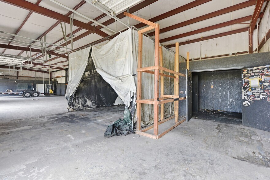 More Photos Of 7818 Highway 6 Loop, Navasota Warehouse For Sale