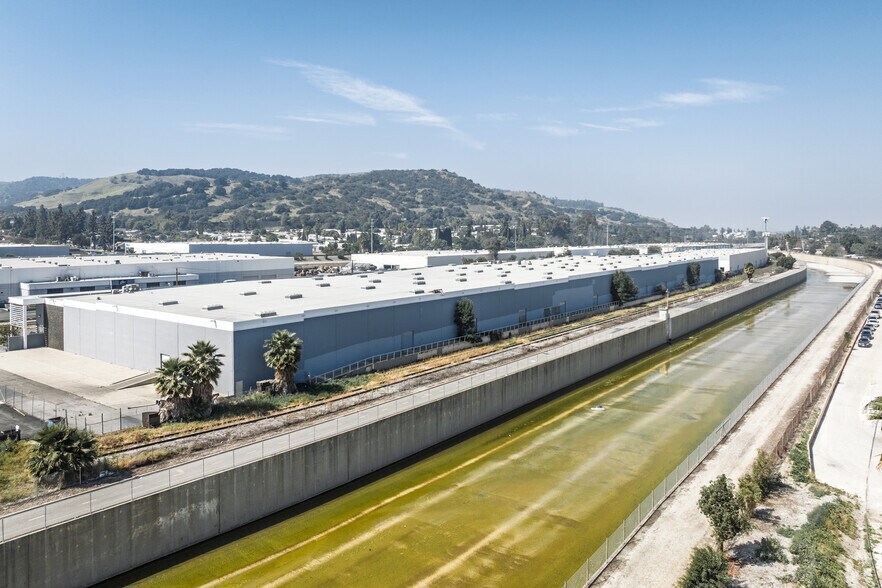 More Photos Of 14421-14441 Bonelli St, City of Industry Warehouse For Lease