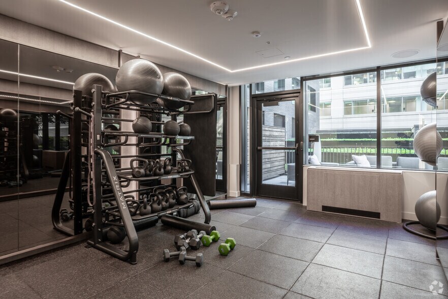 More Photos Of 1000 S Capitol St SE, Washington Apartments For Lease