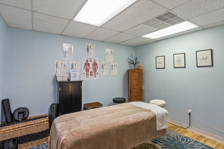 More Photos Of 604 S King St, Leesburg Office For Sale