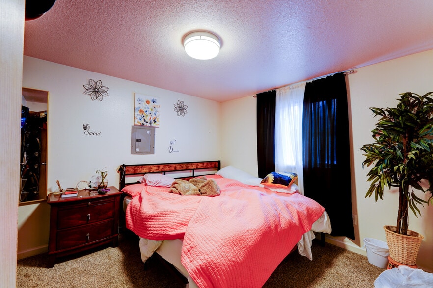 More Photos Of 16405 E Burnside St, Portland Apartments For Sale