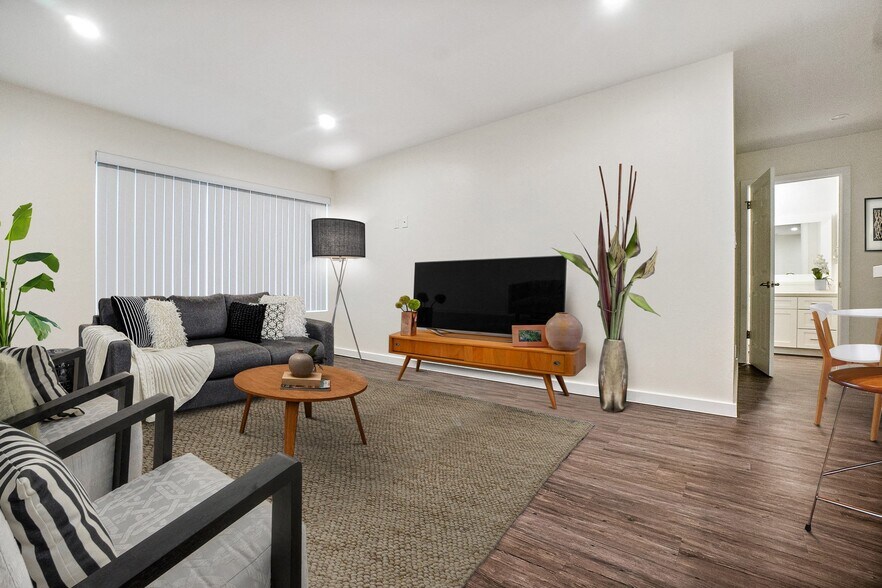 More Photos Of 14849 Vanowen St, Van Nuys Apartments For Sale