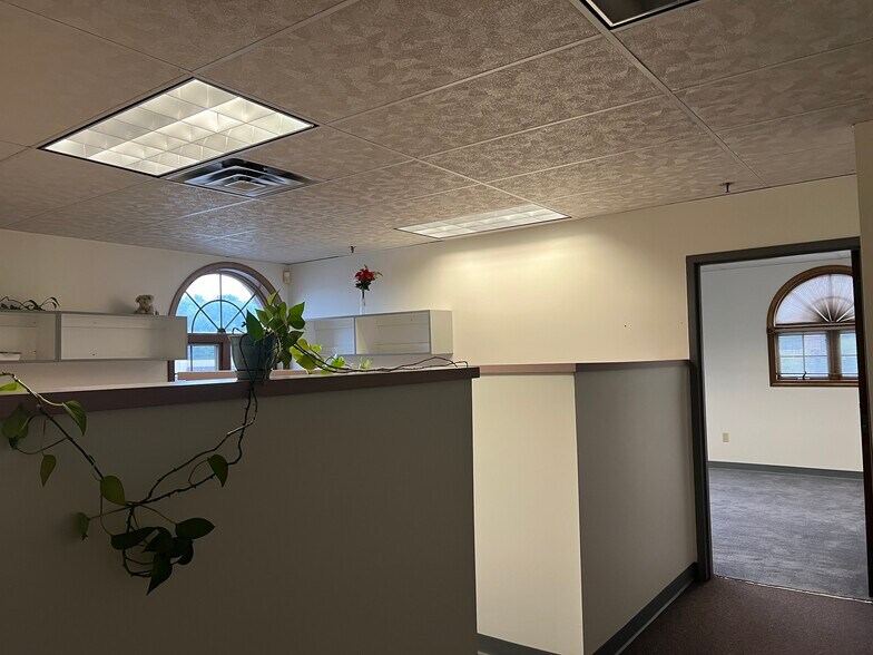 More Photos Of 625 Wolcott St, Waterbury Freestanding For Lease