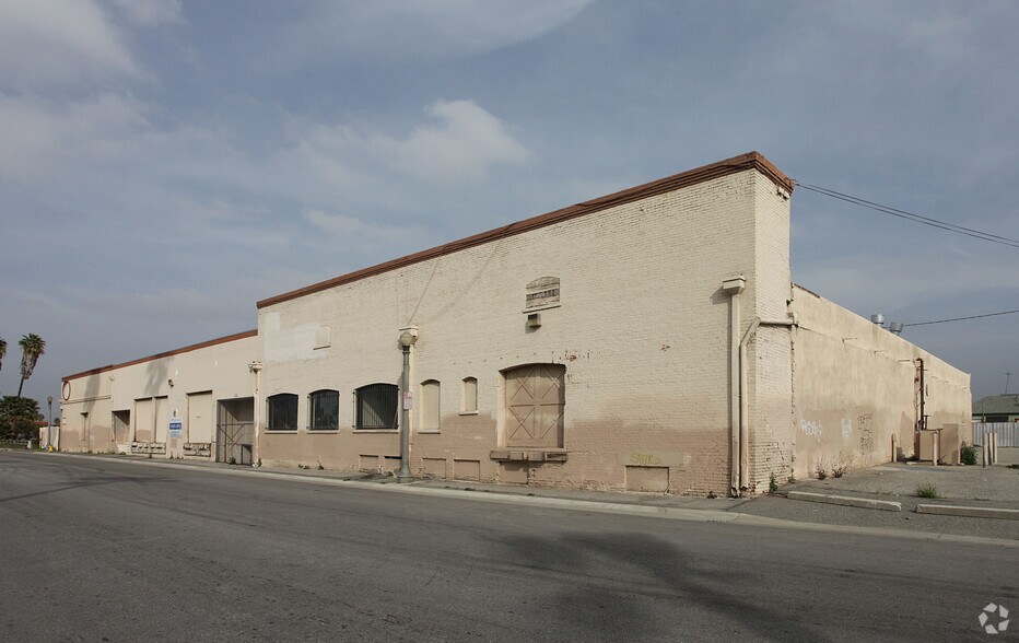 Primary Photo Of 3888 Commerce St, Riverside Manufacturing For Lease