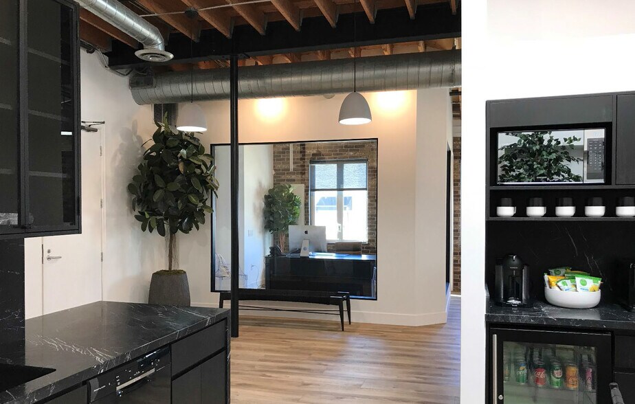 More Photos Of 661 N Harper Ave, Los Angeles Storefront Retail Office For Lease
