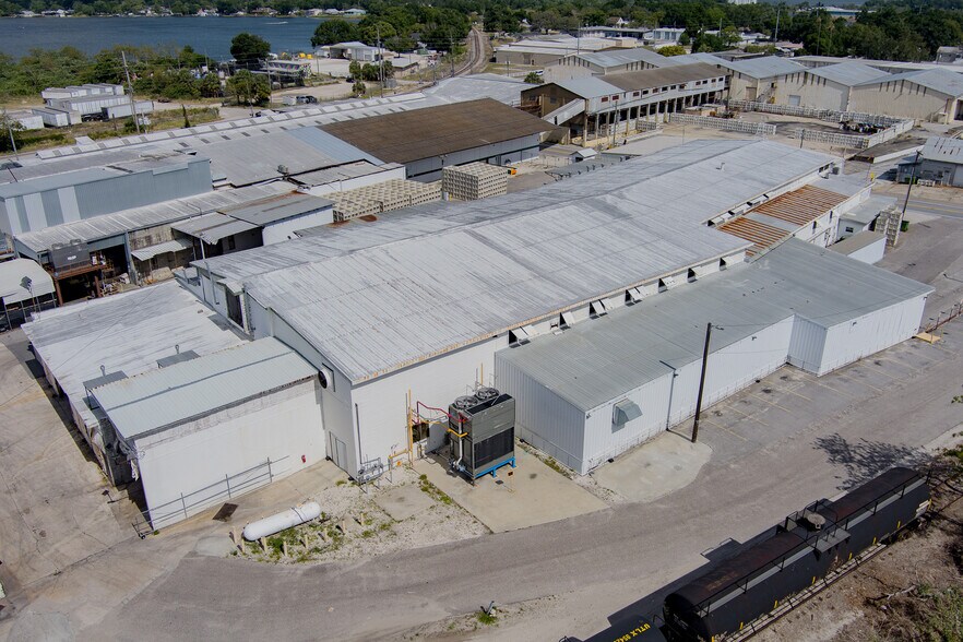 More Photos Of 650 Avenue R SW, Winter Haven Distribution For Sale