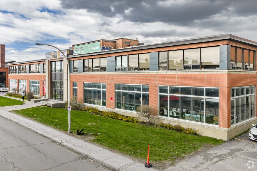 Primary Photo Of 4360 Ch de la Côte-de-Liesse, Mt Royal Showroom For Lease