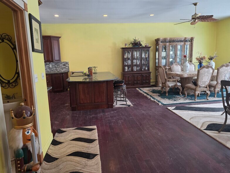 More Photos Of 56 Old State Route 12, Frenchtown Showroom For Sale