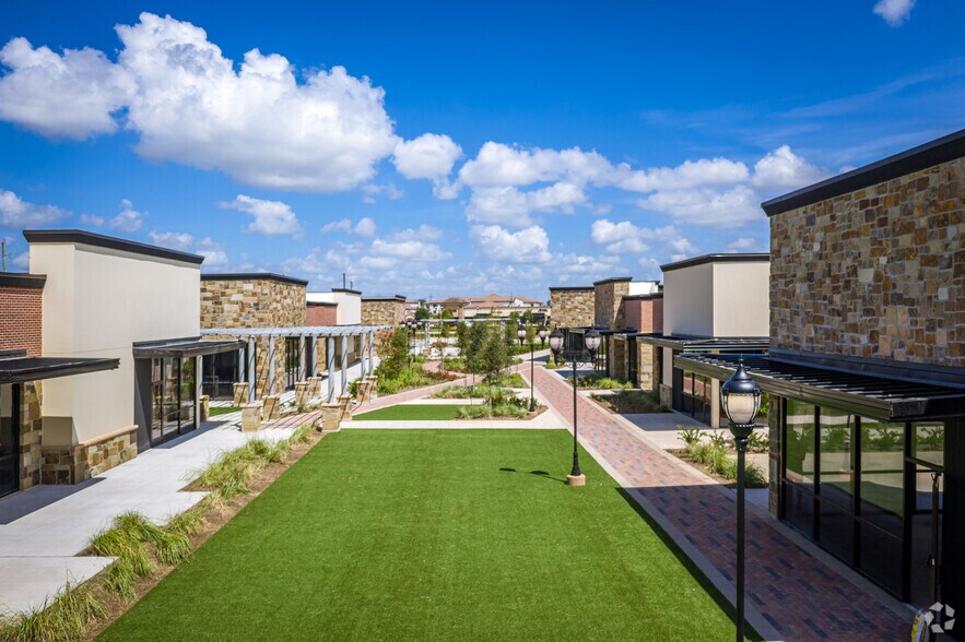More Photos Of 18722 University Blvd, Sugar Land Unknown For Lease