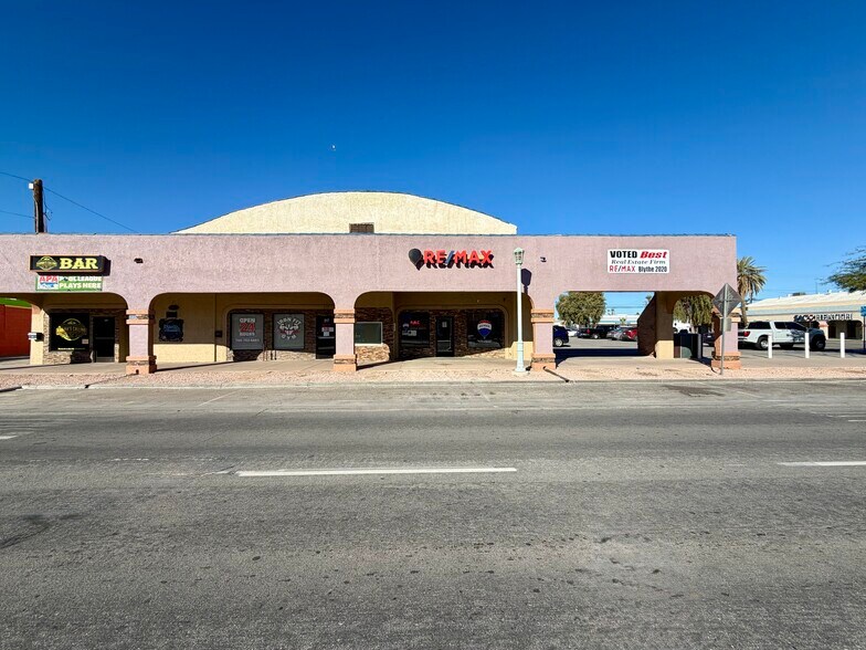 More Photos Of 213 W Hobsonway, Blythe Office Residential For Sale