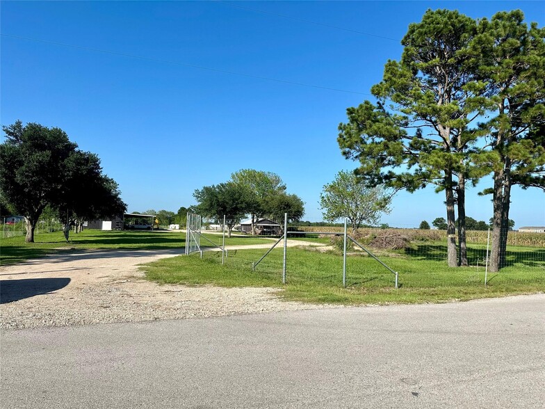 Primary Photo Of 1713 Meyer Rd, Beasley Light Distribution For Sale