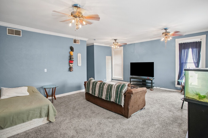 More Photos Of 314 State St, Alton Restaurant For Sale