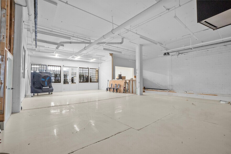 More Photos Of 2425-2455 Rue Desautels, Montréal Flex For Lease