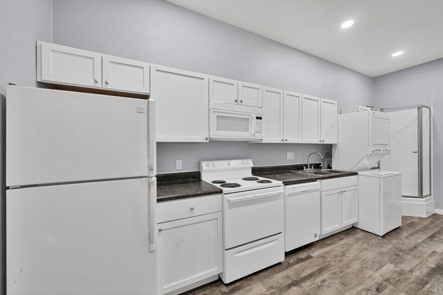 More Photos Of 11204 Bluff Bend Dr, Austin Light Manufacturing For Lease