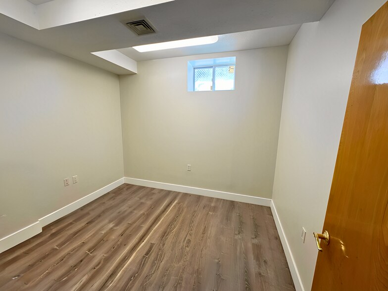 More Photos Of 76 Battery Ave, Brooklyn Apartments For Lease