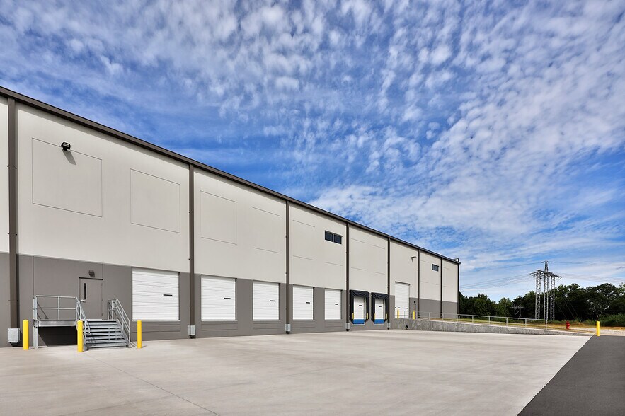 More Photos Of 1500 Perimeter Rd, Greenville Unknown For Lease