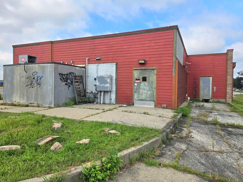 More Photos Of 2750 S 3rd St, Terre Haute Specialty For Lease