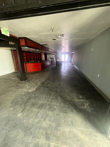 More Photos Of 4647 White Ln, Bakersfield Restaurant For Lease