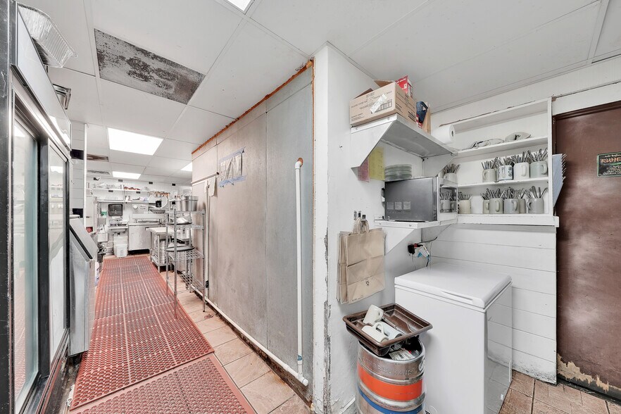 More Photos Of 3016 E Commercial Blvd, Fort Lauderdale Restaurant For Sale