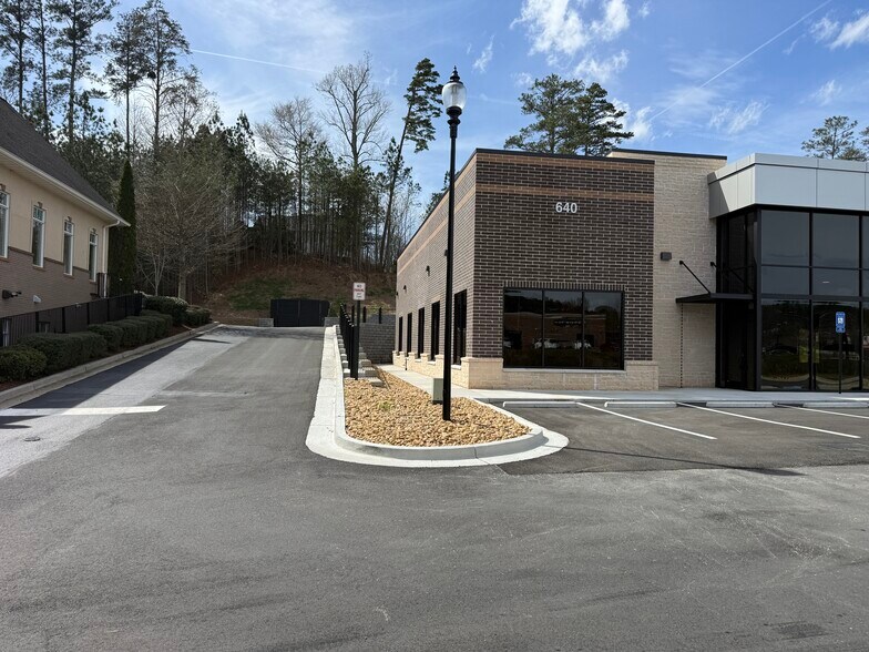 More Photos Of 640 Claremore Professional Way, Woodstock Medical For Lease